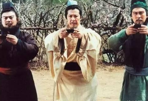 关羽兵败时手下士兵为什么都抛他而去 关羽到底做错了什么事情