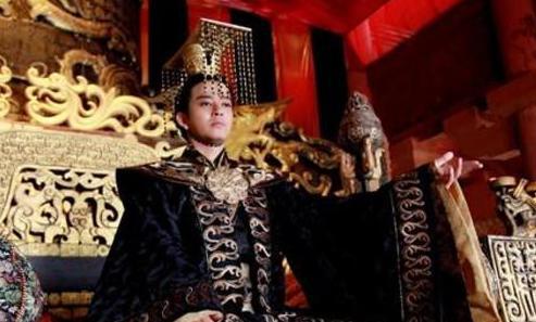 宇文阐为什么要把皇位让给杨坚