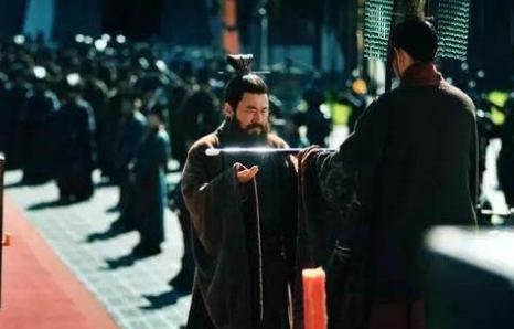 荀彧为什么要帮曹操平天下