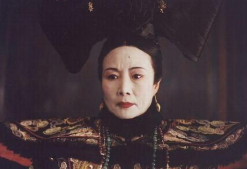 慈禧让溥仪继承皇位时，隆裕为什么急着问他有几个爹