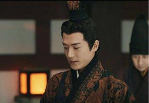 吕不韦从社会最底层的商人，是怎么一跃成为丞相的