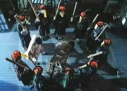 为什么僵尸都是穿清朝服饰而不是其他朝代的衣服呢