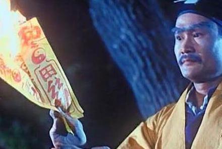 为什么僵尸都是穿清朝服饰而不是其他朝代的衣服呢