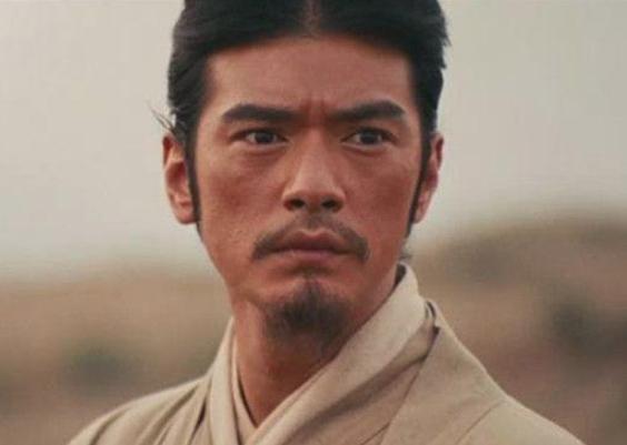 刘备称帝之前,诸葛亮的地位如何