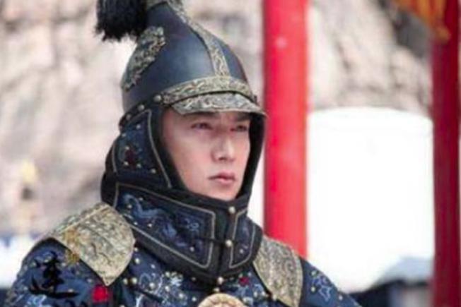 岳钟琪被雍正判斩监侯，为什么乾隆还信任他