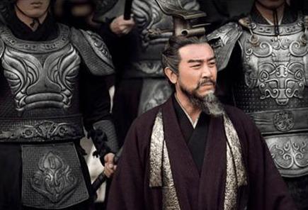 荀彧作为一个具有传统“忠君”思想的有才之士 为什么他会投靠曹操呢