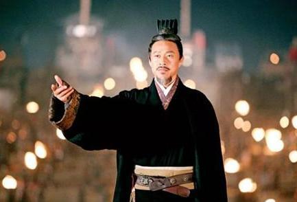 荀彧作为一个具有传统“忠君”思想的有才之士 为什么他会投靠曹操呢