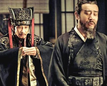 荀彧作为一个具有传统“忠君”思想的有才之士 为什么他会投靠曹操呢