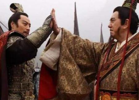 为什么管仲生活腐败搞贪污却没有事情 而萧何却出事了呢