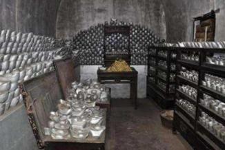 对比和珅和吕不韦,为什么吕不韦的口碑比和珅好