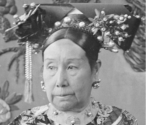 溥仪逊位后，原本得不到光绪宠爱的瑾妃为什么会变得说一不二