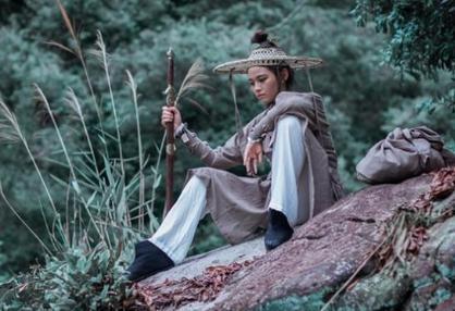 古代大侠对金钱是不是没有什么概念 为什么吃饭随便丢银子就走呢