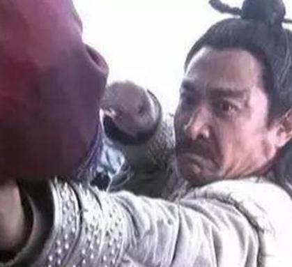 归辛树三人武功这么高，怎么被几十个侍卫给搞死了！