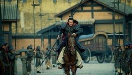 吕布为什么会被曹操打败 为什么他会被辱杀呢