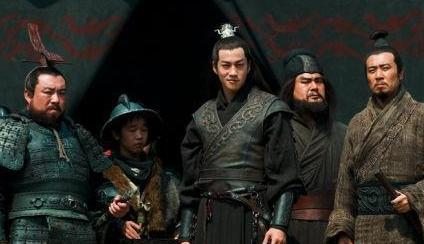 吕布为什么会被曹操打败 为什么他会被辱杀呢