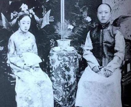 满清灭亡后为什么皇室和遗老没有被赶尽杀绝呢 一切都归功于一个叫载静云的人