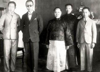 满清灭亡后为什么皇室和遗老没有被赶尽杀绝呢 一切都归功于一个叫载静云的人