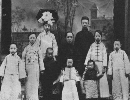 满清灭亡后为什么皇室和遗老没有被赶尽杀绝呢 一切都归功于一个叫载静云的人