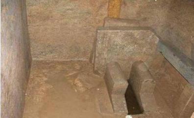 古时代的人都是什么样的茅房 他们是怎么上厕所的