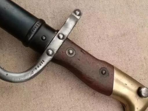 在战场上拼刺刀的时候为什么不能磨得太锋利