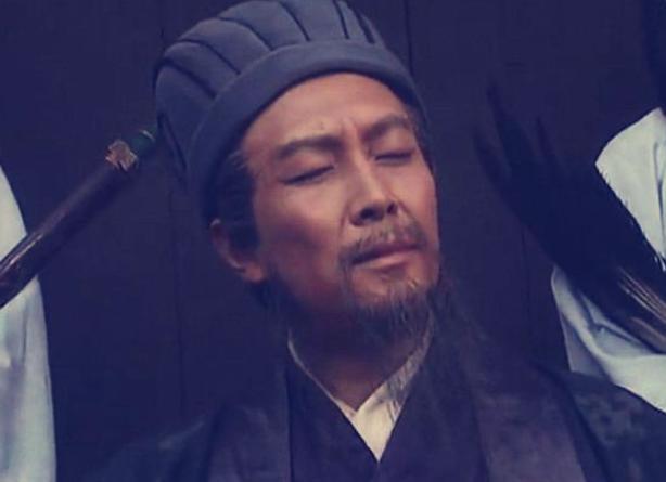 刘备将兵权交给李严，为什么不交给诸葛亮呢