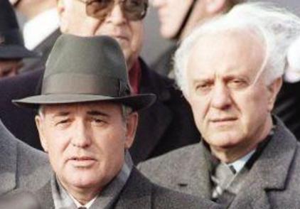 戈尔巴乔夫改革的第一步是什么 成果如何