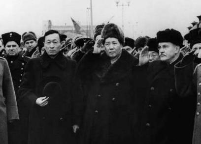 王稼祥是谁 为什么他的名字会出现在军事三人小组的名单上呢