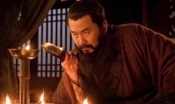 三国著名的衣带诏事件中,刘备为什么要逃走