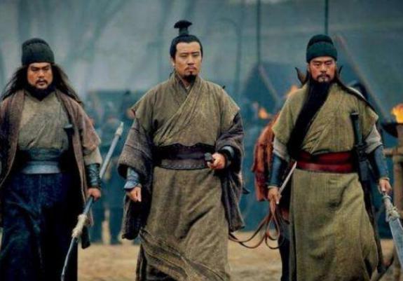 关羽兵败投降曹操,为什么后来又回到刘备身边了