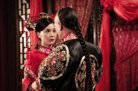 康熙帝刚去世，雍正为什么就迫不及待的羞辱宜妃