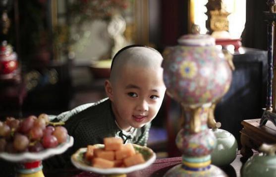 乾隆的儿子爱新觉罗·永瑢,为什么还被过继