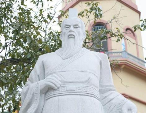 秦国只是一个附庸国，它后来是怎么和诸侯群雄并立的