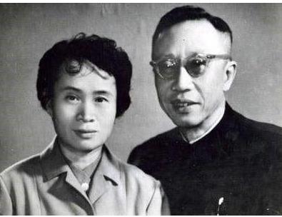 宣统帝为什么每次吃饭的时候不敢吃饭