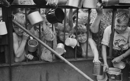 希特勒是怎么做到6年复国的 希特勒都做了什么事情