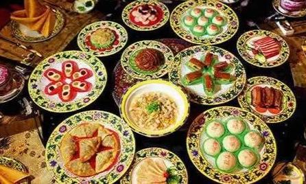 古代皇帝一顿饭几百个菜只吃几口 不吃完的饭菜是怎么处理的