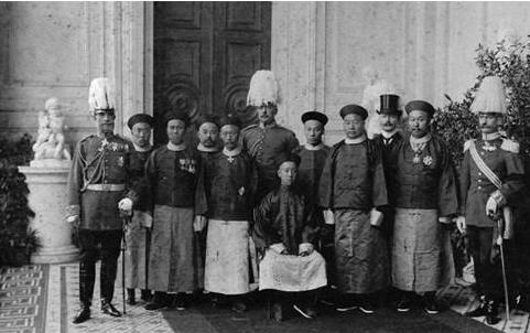 大清连龙兴之地都可以不要，那为什么一定要收复新疆