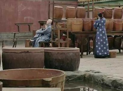 古时候没有公共厕所 那么古人内急的时候是怎么解决的