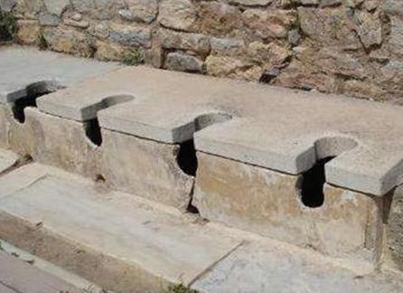 古时候没有公共厕所 那么古人内急的时候是怎么解决的