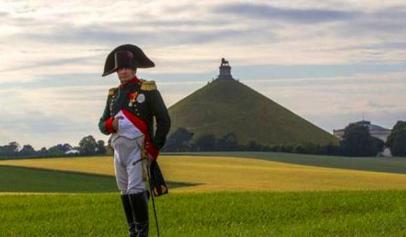 俄国为什么能将拿破仑的法兰西铁蹄给扳折 难道是太强大了吗