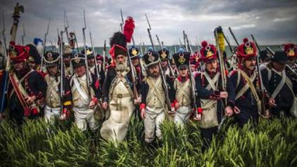 俄国为什么能将拿破仑的法兰西铁蹄给扳折 难道是太强大了吗