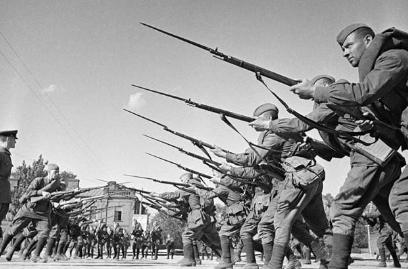 二战期间苏联军队是如何做到一往无前的 斯大林是怎么做的