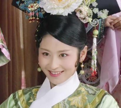 甄嬛传中选秀时期夏冬春的旗头为什么与众不同 难道有内幕吗