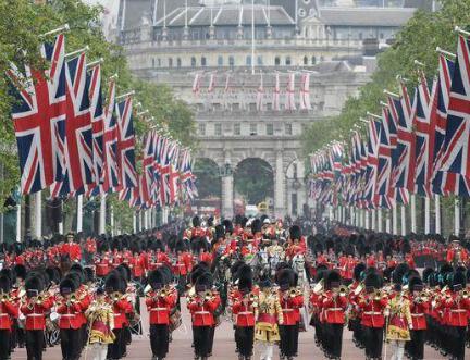 既然英国王室既然没有权利 为什么每年还要花这么多钱供养呢