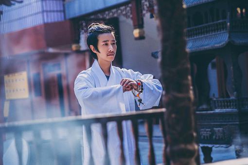 清朝剃发易服,，道士为什么可以保留汉族服饰和头发?