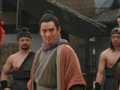 卢俊义被害死后，燕青为什么不替他报仇