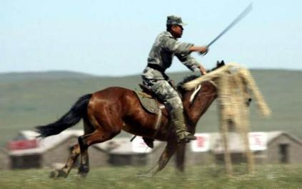 古代打仗为什么步兵不去砍断地方战马的腿 难道是做不到