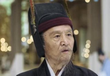 吕布频繁换主背负骂名，为什么许靖频繁换主能受重用