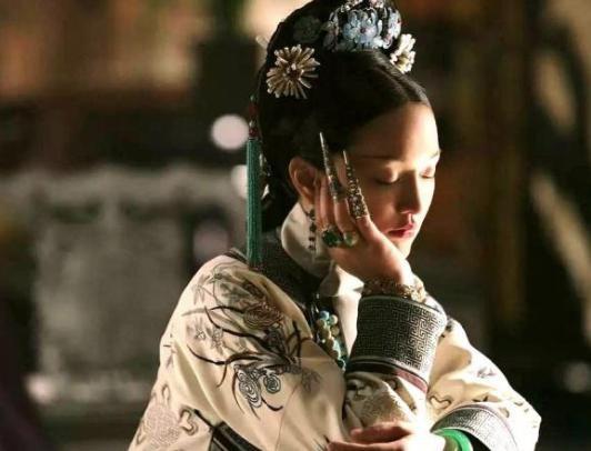 她是康熙的贵妃,雍正为什么把她封为皇贵妃