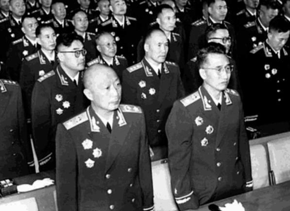 赵尔陆授衔上将之后便不愿意再穿军装, 为什么子女穿军装他也不开心