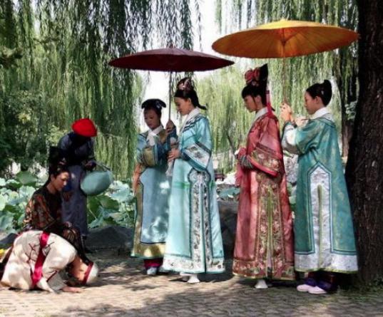 清朝后宫妃子那么多,她们是怎么生活的